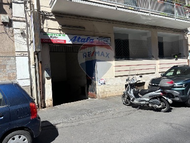 Foto Box in Via De Caro, Catania Picanello di 45 m² con 1 locali in vendita