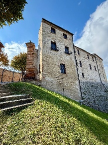 Foto Casa indipendente a Altidona Centro di 350 m² con 12 locali in vendita