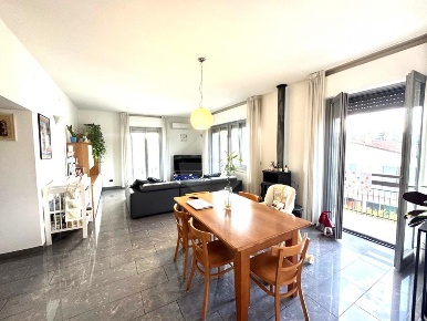 Foto Appartamento in Via Santini, Umbertide di 155 m² con 5 locali