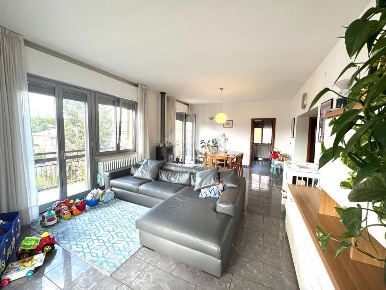 Foto Appartamento in Via Santini, Umbertide Centro di 150 m² con 6 locali
