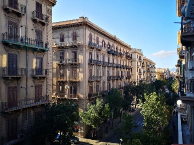 Foto Appartamento in Via Pisa 6, Palermo Kalsa di 130 m² con 5 locali