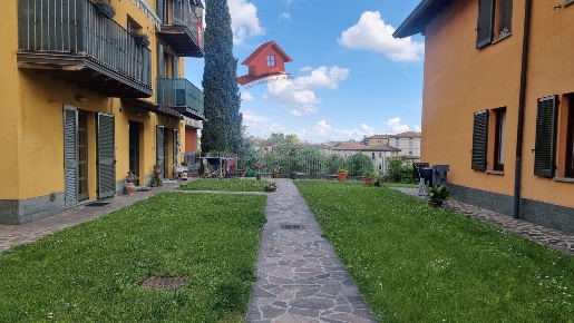 Foto Appartamento in VIA u.foscolo 1, Brembate Centro di 97 m² con 3 locali
