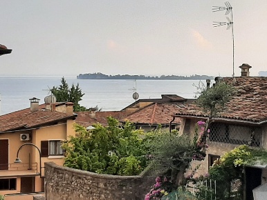 Foto Appartamento in Via Portizzolo, Gardone Riviera Centro di 90 m²