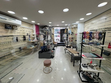 Foto Negozio in santi giovanni e paolo, Napoli San Carlo All'Arena