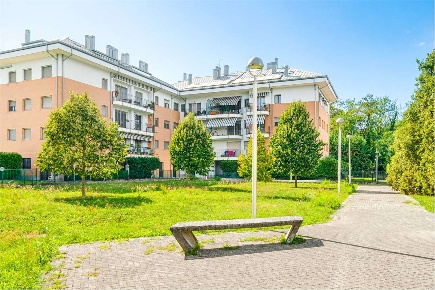 Foto Appartamento in via Monte Nevoso  5, Rho San Pietro - Pace di 104 m²