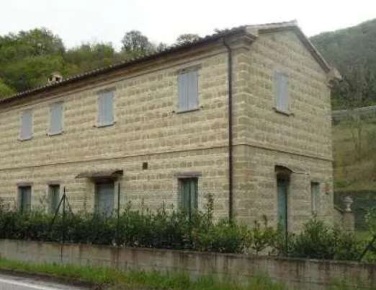 Foto Capannone industriale in Via Antonio Romagnoli, Mombaroccio di 1467 m²