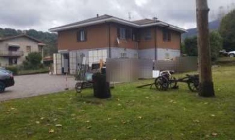 Foto Villa unifamiliare in Viale Monte Rosa, Brinzio di 164 m² in vendita