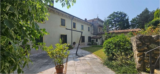 Foto Appartamento a Marano di Valpolicella di 250 m² con 6 locali