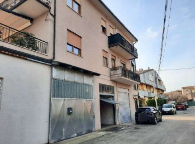 Foto Appartamento in Via Monte Pasubio, Montecchio Maggiore di 145 m²