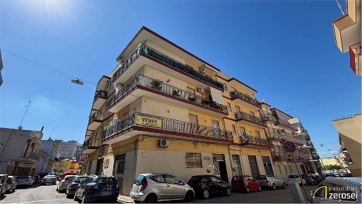 Foto Appartamento in Via Roppo 4, Noicattaro Centro di 130 m² con 3 locali