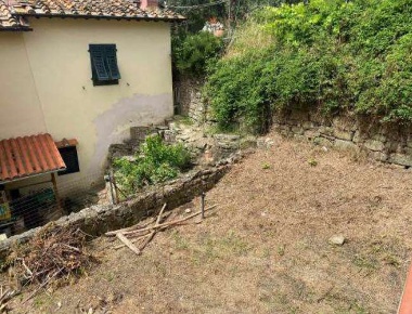 Foto Terreno edificabile in Via della Torre, Reggello Centro di 615 m²