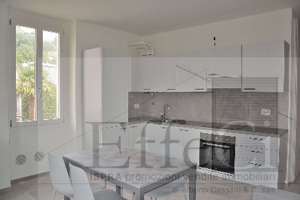 Foto Appartamento in Via Piave 11/2, Ispra Centro di 57 m² con 2 locali
