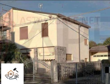 Foto Appartamento in Via san pio x 14, Tombolo Centro con 8 locali