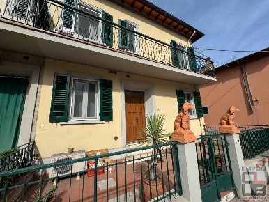 Foto Casa indipendente a Calenzano Centro di 90 m² con 4 locali in vendita
