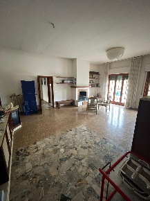 Foto Casa indipendente a Vicopisano Centro di 290 m² con 8 locali