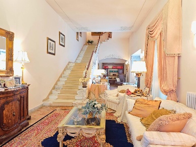 Foto Appartamento a Ponsacco Centro di 418 m² con 13 locali in vendita