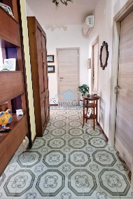 Foto Appartamento a Carrara Marina di Carrara di 100 m² con 5 locali