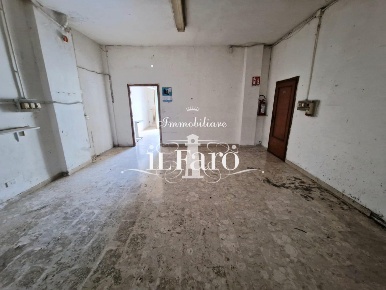 Foto Negozio a Signa San Mauro di 80 m² con 3 locali in vendita