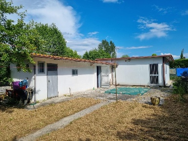 Foto Casa indipendente a Massa Marina di Massa Centro di 80 m² con 5 locali