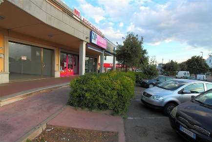 Foto Negozio in viale Aldo Moro 286, Olbia di 56 m² con 1 locali in vendita