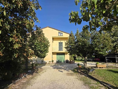 Foto Casa indipendente in Via Assisi  105, Cannara di 250 m² con 6 locali