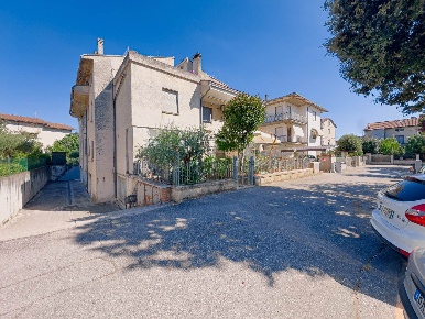 Foto Appartamento in Via Guido Brozzetti  13, Bastia Umbra Bastia di 75 m²