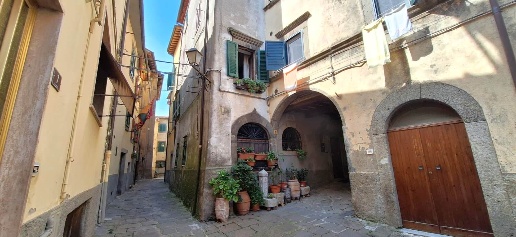 Foto Appartamento a Castel del Piano Centro di 140 m² con 10 locali