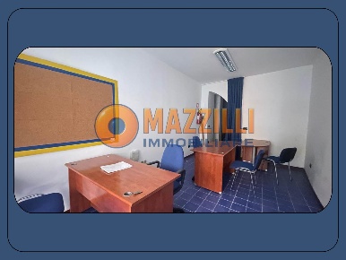 Foto Locale commerciale in Via Orazio Flacco, Potenza Centro di 40 m²