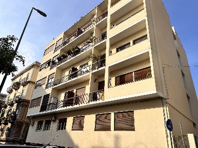 Foto Appartamento in Via Barbalonga 3, Messina di 130 m² con 4 locali