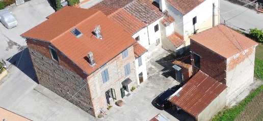 Foto Rustico in Via di Pontassio  7, Pistoia Masiano di 297 m² con 8 locali