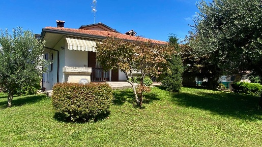 Foto Villa unifamiliare in VIA ISONZO  3, Bonate Sopra Centro di 185 m²