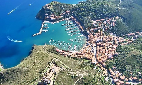 Foto Villa unifamiliare a Monte Argentario Porto Ercole di 250 m²