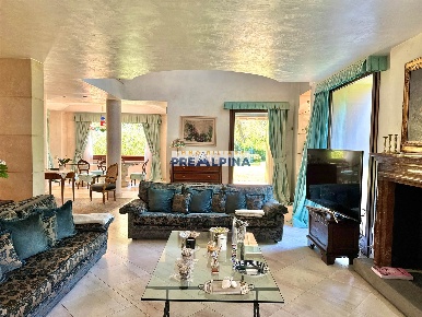 Foto Villa unifamiliare in Via Cava 2, Cene Centro di 625 m² con 5 locali