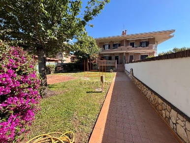 Foto Villa bifamiliare in via Giuseppe Beccari, Sermoneta di 191 m²