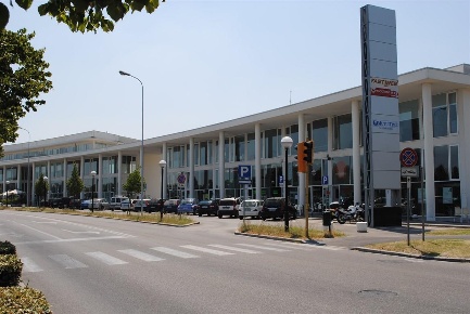 Foto Negozio a Ravenna di 80 m² con 2 locali in affitto