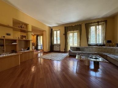 Foto Appartamento in Via Vittorio Veneto, Vittuone di 180 m² con 4 locali