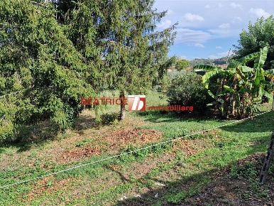 Foto Villa bifamiliare in VIA DELLA BILLONA, Lucca di 150 m² con 8 locali
