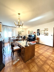 Foto Appartamento in via Corsini 16, Modena Villaggio Giardino di 119 m²