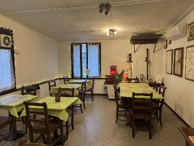 Foto Attività commerciale in Via Roma 7, Cavenago d'Adda Centro di 150 m²