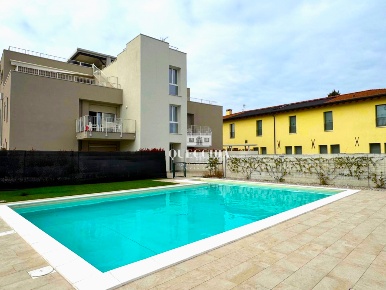 Foto Appartamento in Viale Indipendenza, Peschiera del Garda di 105 m²