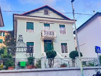 Foto Appartamento in Via Val D'Astico, Genova Pontedecimo di 88 m²