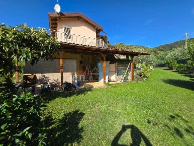 Foto Villa singola in Via Villaggio Castagnara 269, Massa Mirteto di 120 m²
