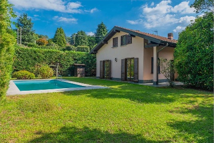Foto Villa unifamiliare in Mercallo 19, Vergiate Corgeno di 330 m²