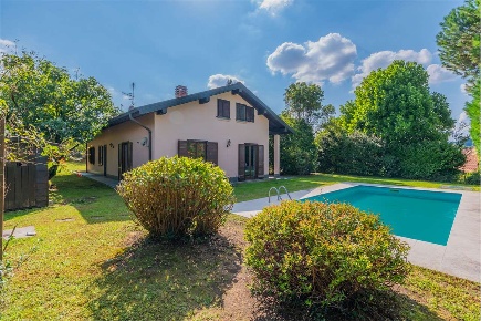 Foto Villa unifamiliare in Mercallo 19, Vergiate Corgeno di 330 m²