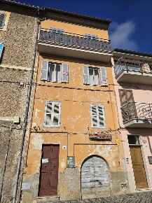 Foto Appartamento a Ronciglione di 50 m² con 3 locali in vendita