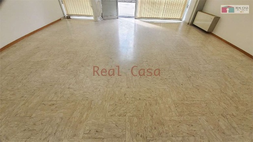 Foto Negozio in Via Emilia Ovest, Modena Villaggio Giardino di 150 m²