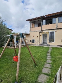 Foto Appartamento in via falce, Massa Mirteto di 130 m² con 4 locali