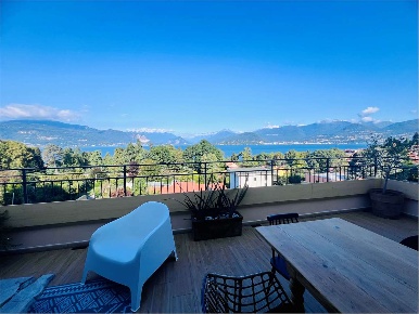 Foto Appartamento a Laveno-Mombello di 100 m² con 4 locali in affitto