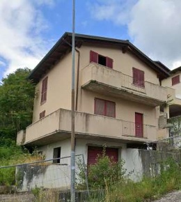 Foto Appartamento in Via Celso Tonucci, Fossombrone Centro di 185 m²