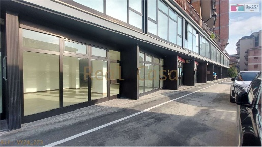 Foto Negozio in Via Giardini  322, Modena San Faustino di 260 m² in vendita